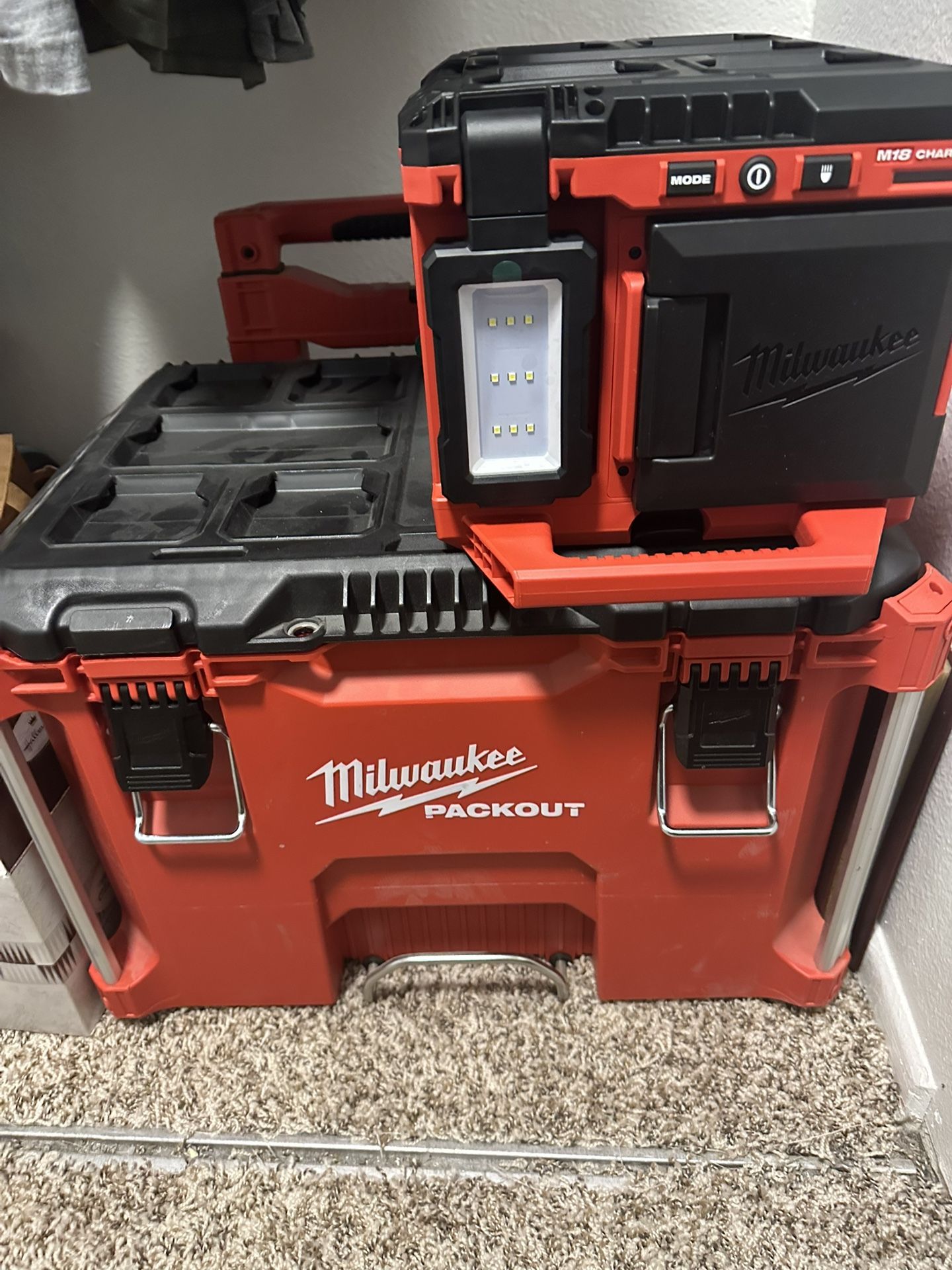 Milwaukee Pack-out With Light