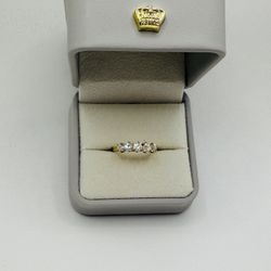 18K Gold Brilliant RoundDiamond Wedding Ring