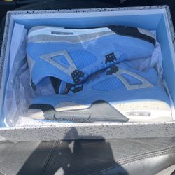 Air Jordan 4 University Blues  Size 12