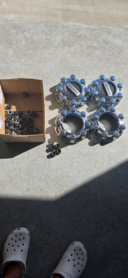 Ford Chrome Wheel Center Caps Set of 4 for F250-350 with 32 oem lug nuts and 4 wheel locks and key