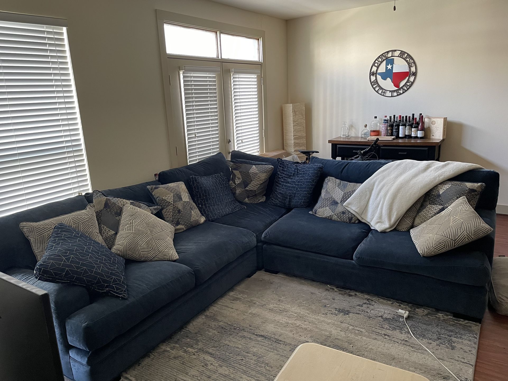 Cindy Crawford Blue L-sectional Couch. 12’ x 12’