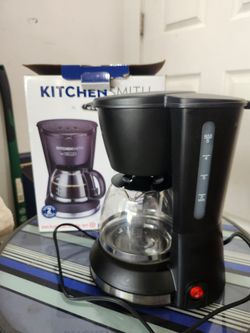 KitchenSmith by BELLA 5-Cup Coffee Maker Black w/ Glass Carafe & Original Box
