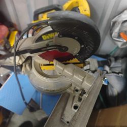 DeWalt  15 Amp  12 In Corded Single Bevel Miter Saw 