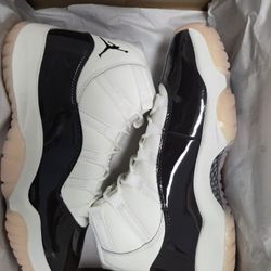Woman Jordan 11