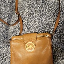 REAL LEATHER CROSSBODY MK PURSE