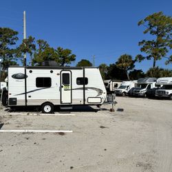 Camper 2015 coachmen clipper 17FQ