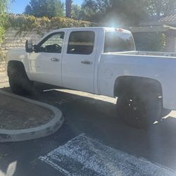 2011 Silverado ( Parting Out)