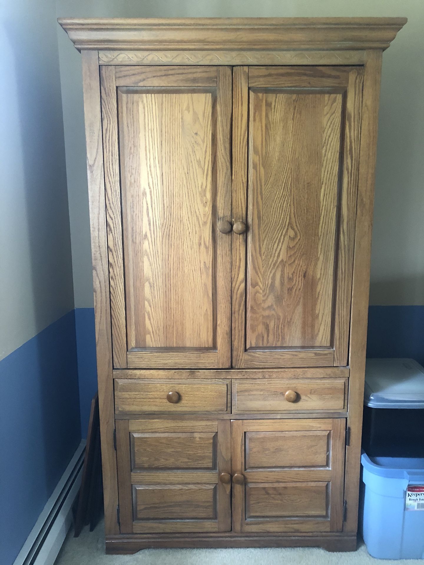 Oak Broyhill cabinet w/pocket doors for a tv