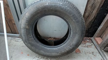 1) ST 225/75r15 trailer only tire good used tire no patches $20 firm 225 75 15 15"