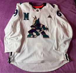 Arizona Coyotes Howler 2019 D-backs Night Jersey Size 54 MIC