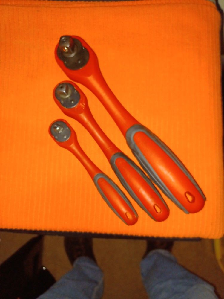 PERFORMANCE TOOLS,1/2" - 3/8"- 1/4" DRIVE RATCHETS