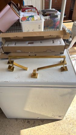 Polished gold towel bar set