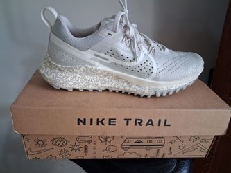 Nike Trail Running Sneakers