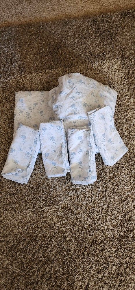 Sheet Set With 4 Pillow Cases