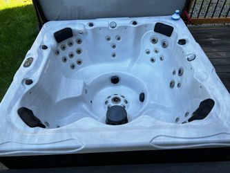 Catalina Spas Hot Tub with cover