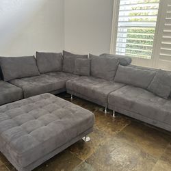 Sectional  Sofa Free Ottoman