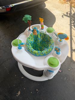 Vendo una anadera solo kees para estar paradito el bebe no esde llantas