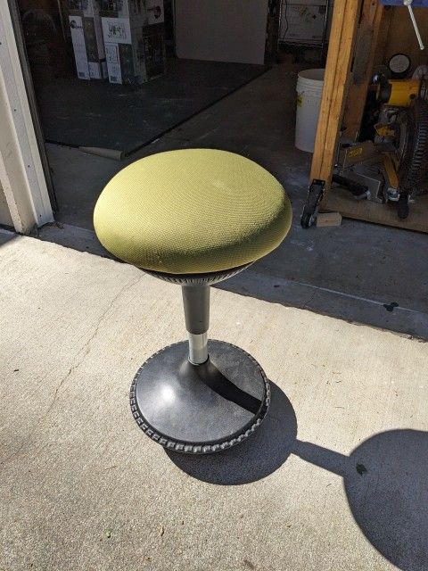 Autonomous Ergostool Balance Chair