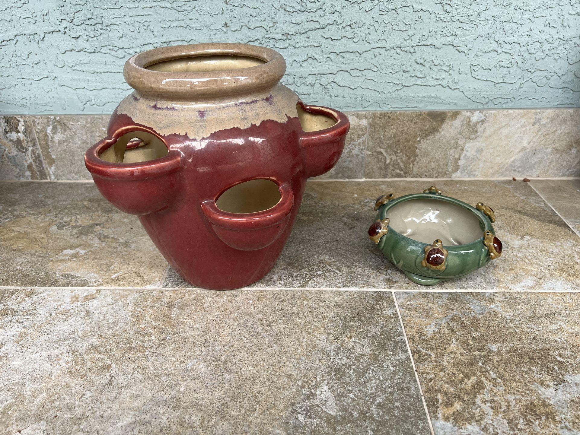 11 in. Red Ceramic Pocket Planter & Majolica 6 Frog Bowl Planter, Green