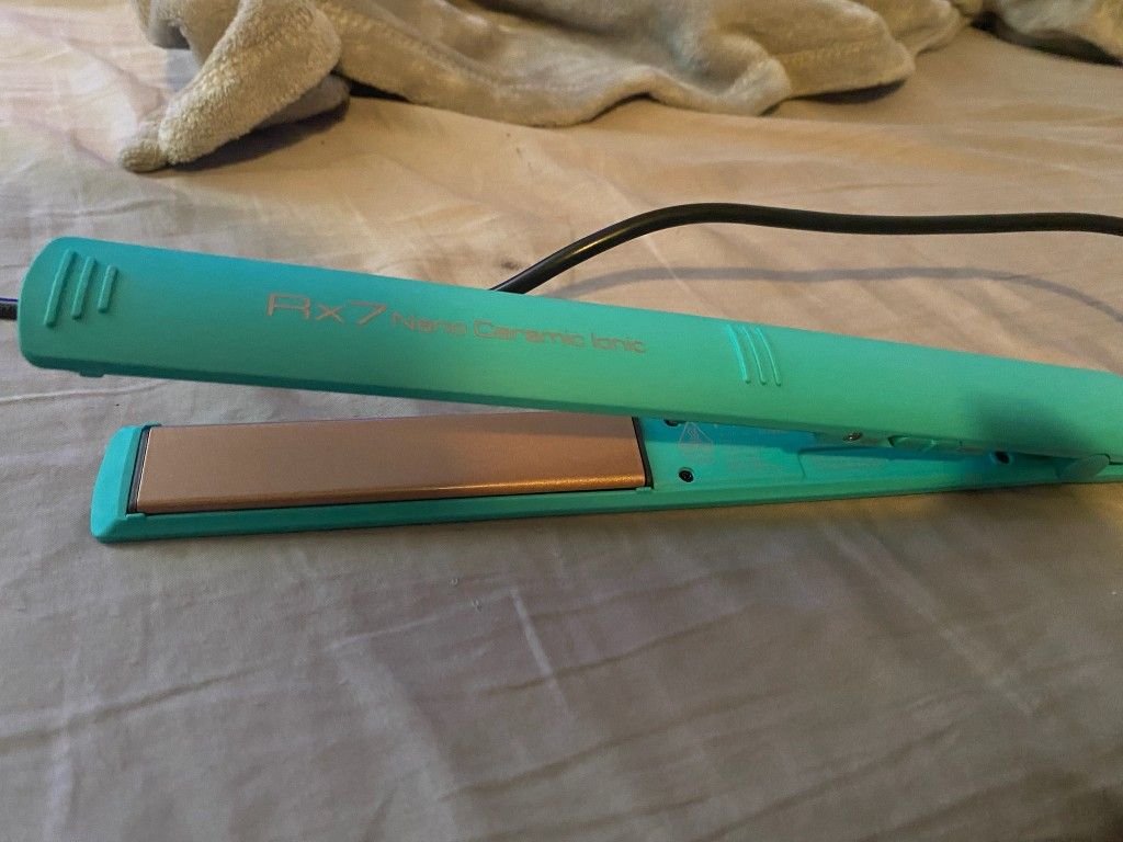 RX7 Nano Ceramic Ionic Hair Straightener