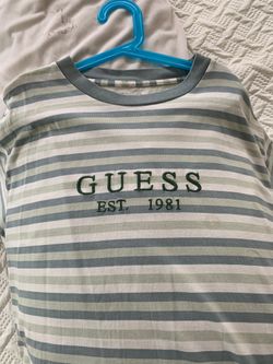 SMALL GUESS SHIRT BUT FITS LIKE MEDIUM