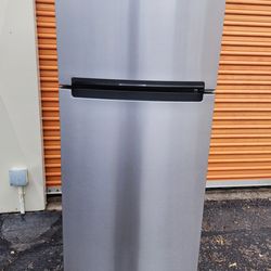 Whirlpool Top Freezer Refrigerator - Stainless