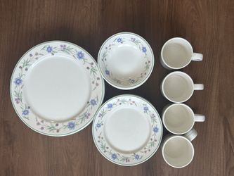 Oneida Ava Pattern Dinner Plate Set