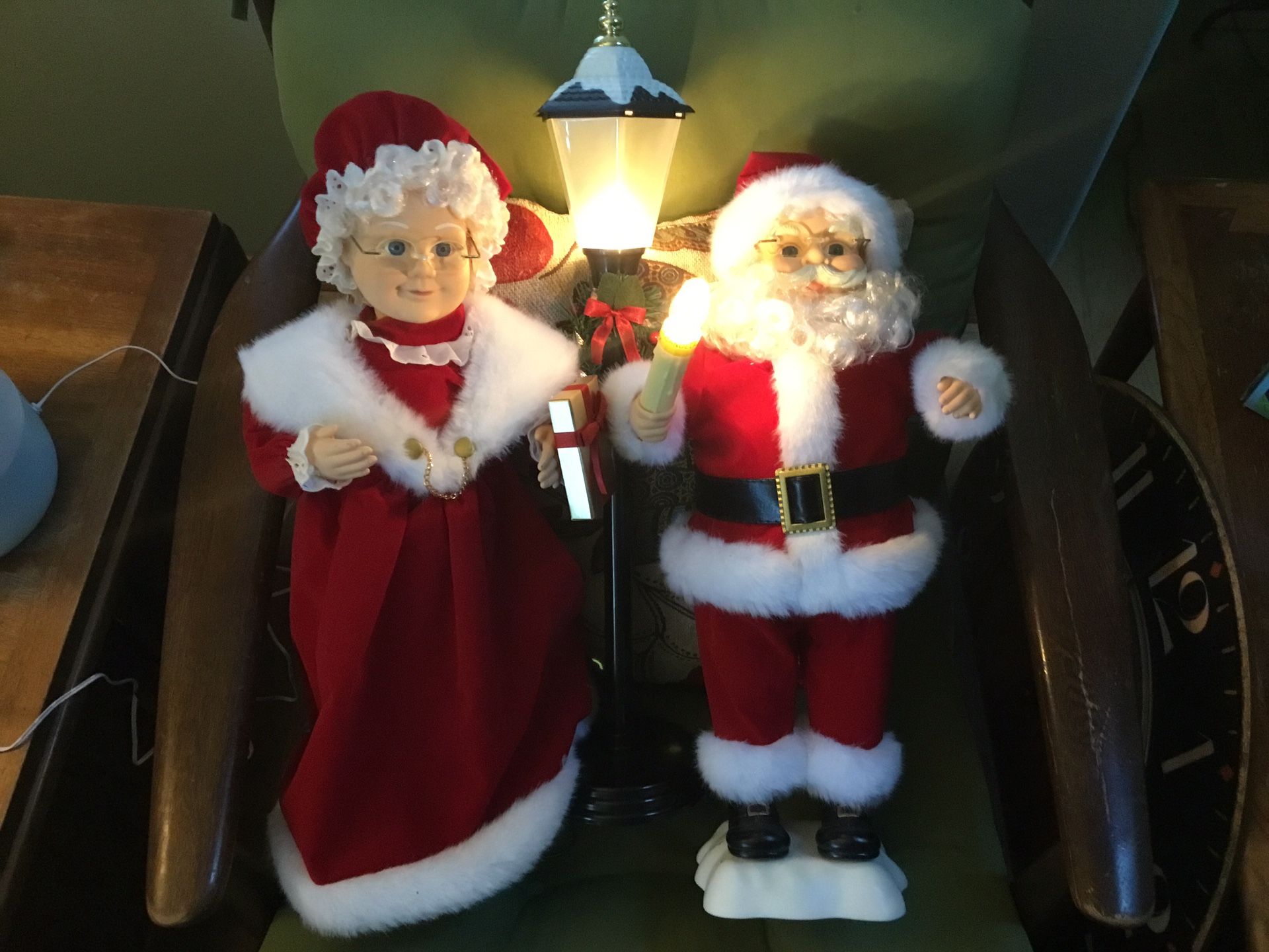 Trim A Home Santa And Mrs Claus With Lamp Post Animated Christmas Figures Vintage