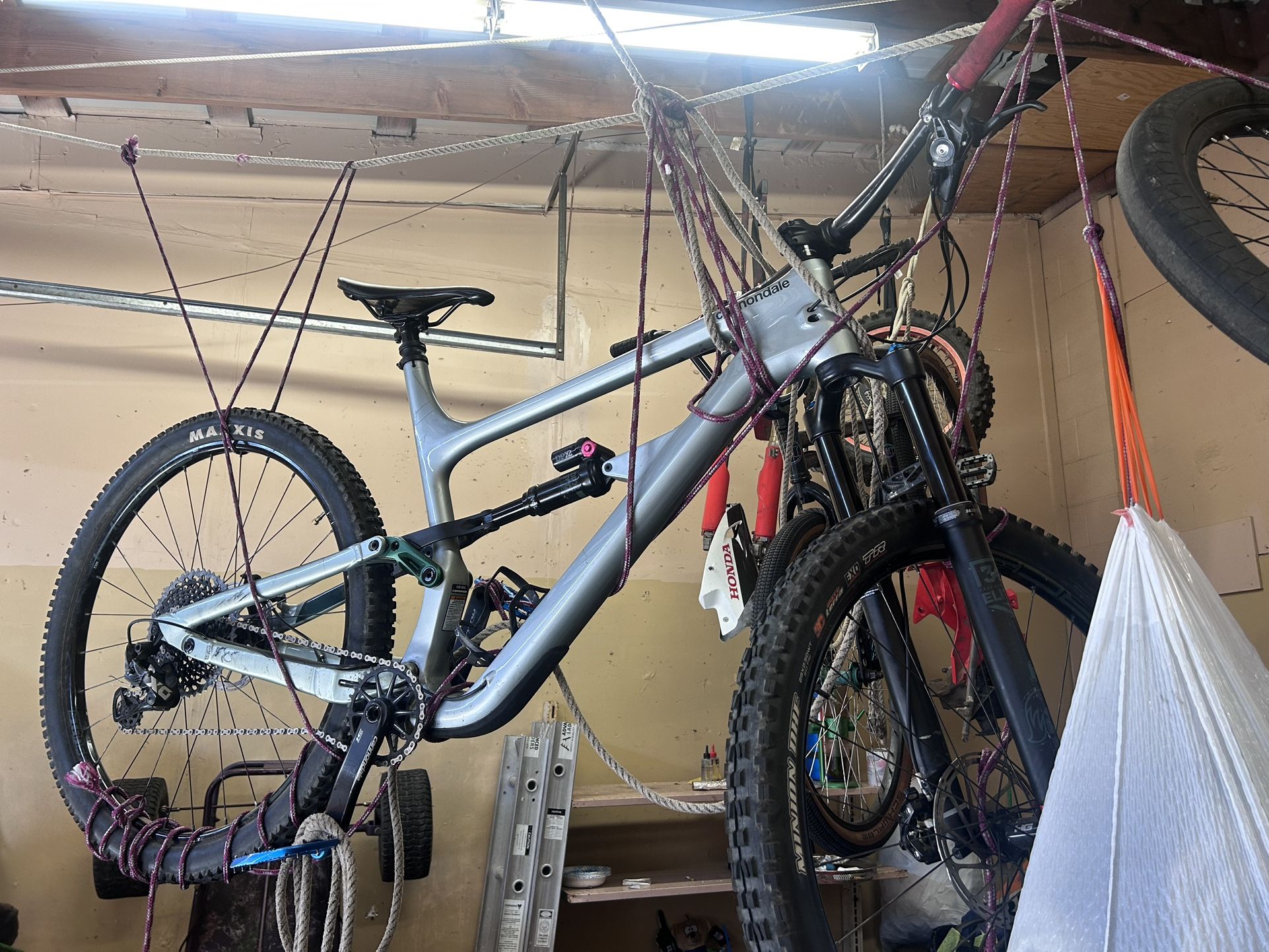 Habit Carbon 1 Mountain Bike 4210