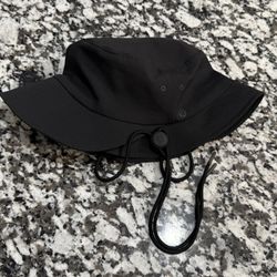 Lululemon Women’s Black Wide-Brim Bucket Hat with Strap