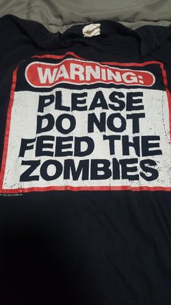 Large "don't feed the zombies" shirt