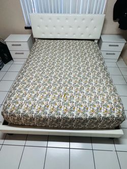 Juego de cuarto completo. Queen size. Pick up in Kendall