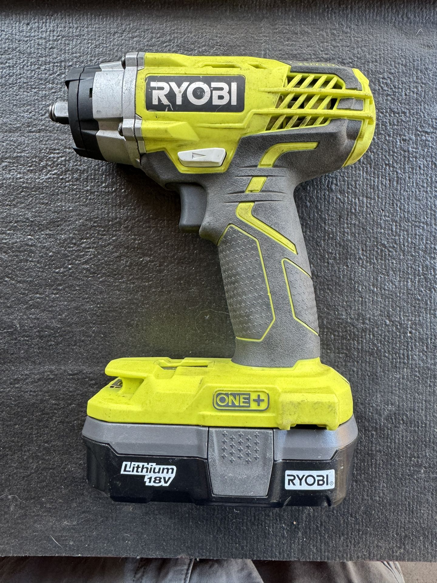 Ryobi 3/8 Impact wrench 