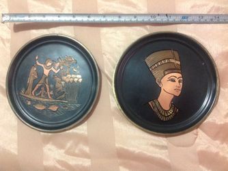 2 VINTAGE EGYPTIAN METALS WALL PLATES, IN GOOD CONDITION
