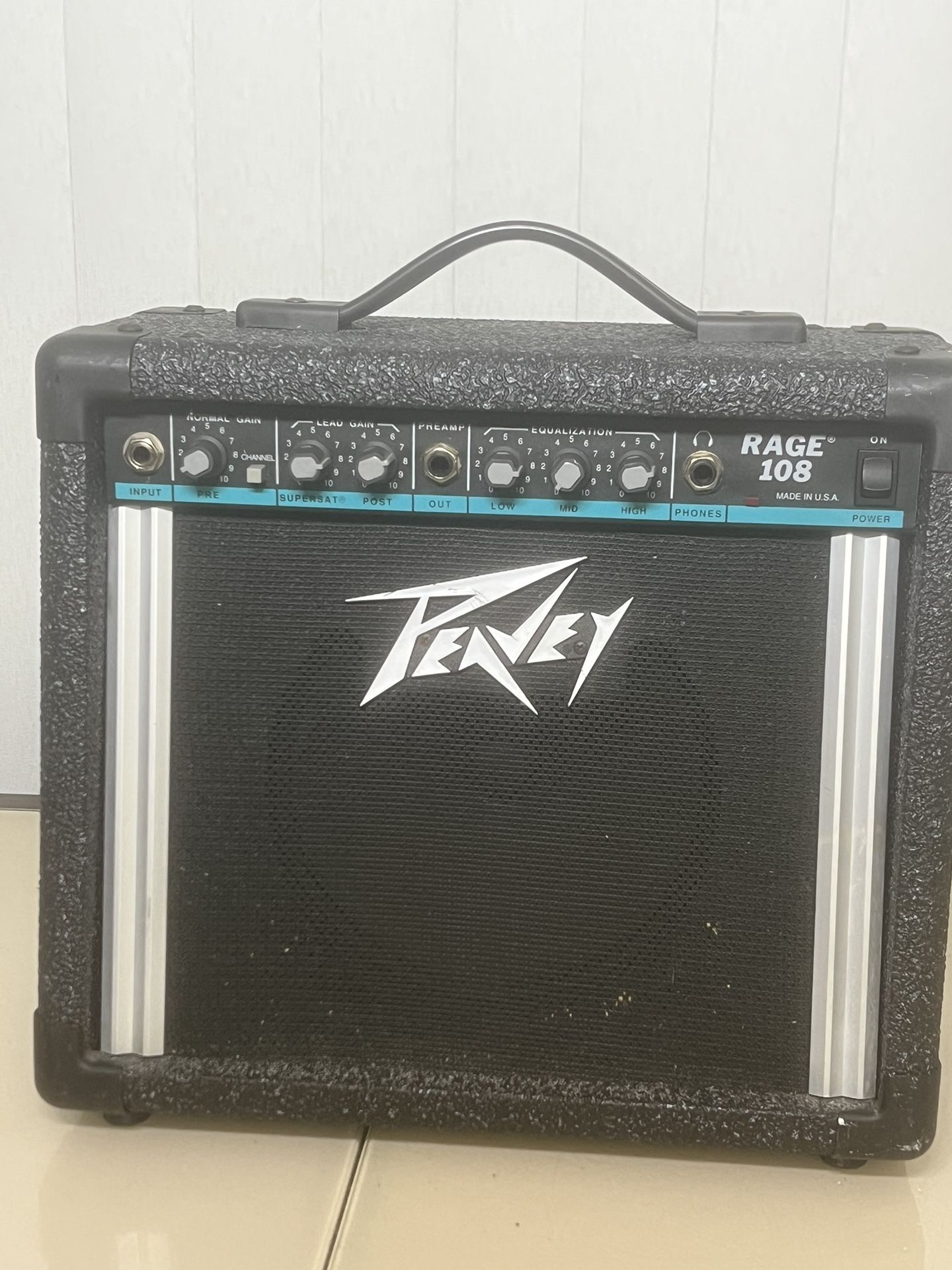 Working Vintage Peavey Rage 108 Solid State Combo Amp Guitar Amplifier Nice. Used in good condition with some cosmetic blemishes. There blemishes are