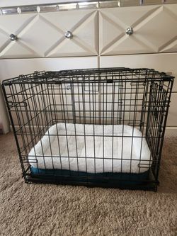 Dog crate with pads