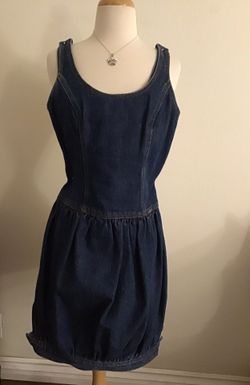 GUESS DEMIN DRESS SIZE SMALL 