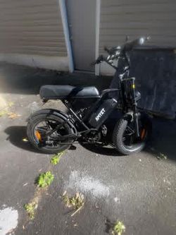 Black e bike