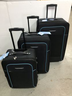 3 pice luggage set includes large size 30" medium size 24" and carry on size 20". Light weight expandable and durable