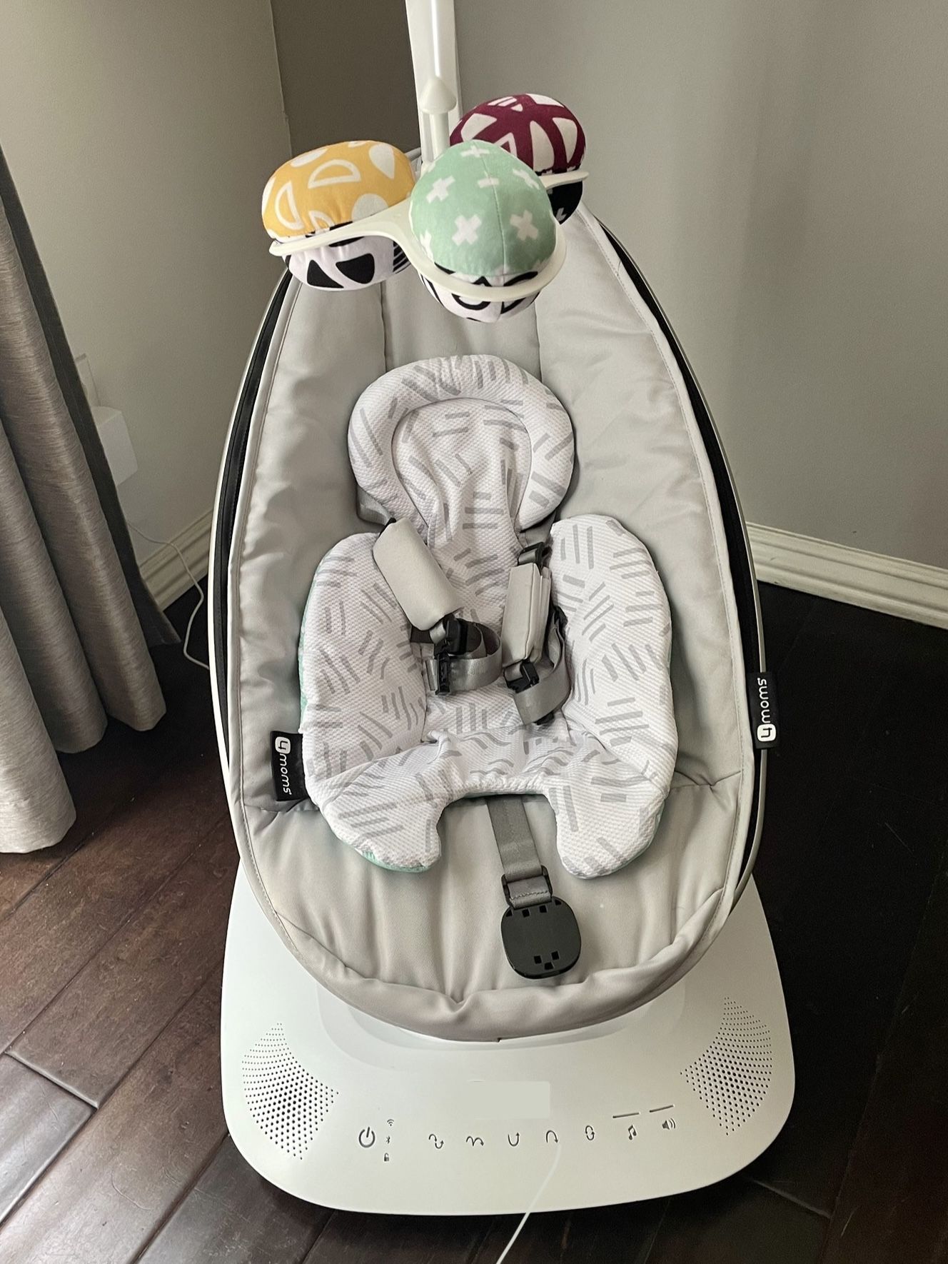 Mamaroo Baby Swing, 4moms Brand, Gray Color, With Mobile & Bluetooth