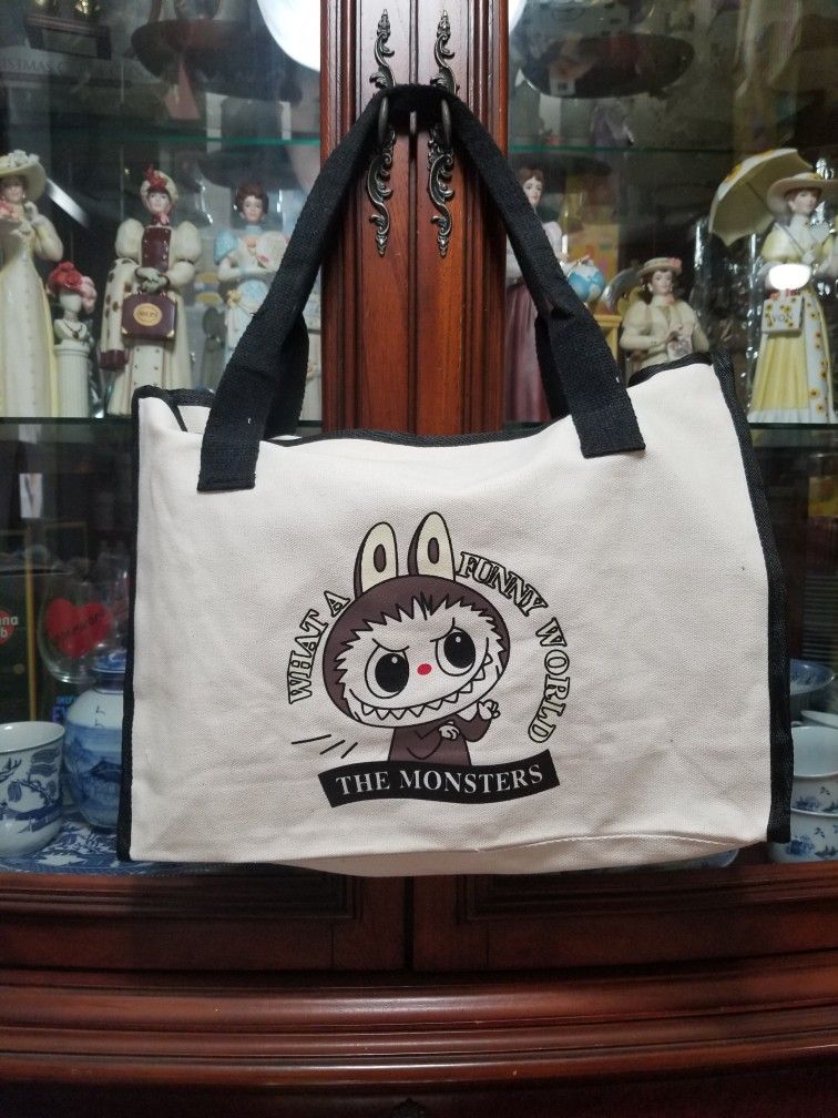 Labubu Tote Bag with Zipper $7 each
Have 2 Available