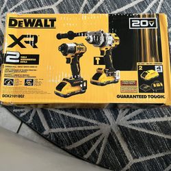 20V MAX Lithium-Ion Cordless 2-Tool Combo Kit with (2) 4.0 Ah Batteries, Charger and Kit Bag