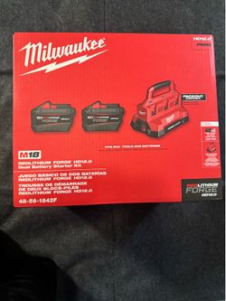 Milwaukee M18 Redlithium Forge HD12.0 Dual Battery Starter Kit