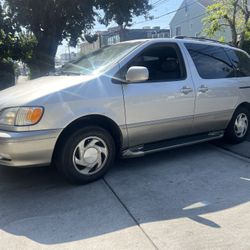 2002. Toyota Sienna Xle 