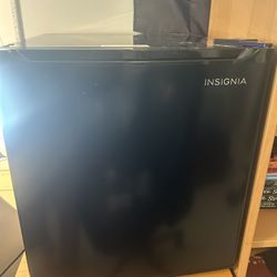 Insignia 1.6 Cubic Feet Mini Fridge