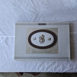 Melannco Brown Veneer 3 Opening Oval Wall Collage