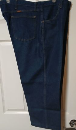 Men's rustler size 44x23 used in great condition even pressed out ready to wear