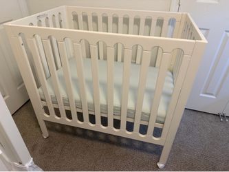 Newton mini crib