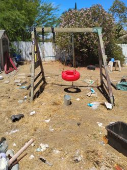 Free swing set