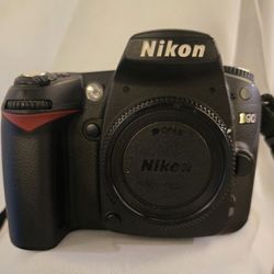 Nikon D90 12.3MP DSLR Camera Bundle